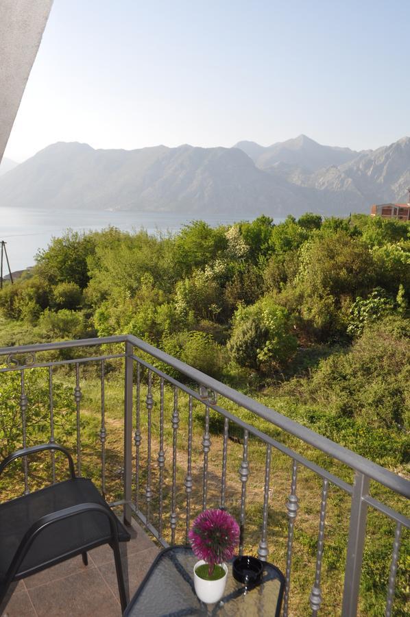 Apartment Maritimo Kotor Exterior photo